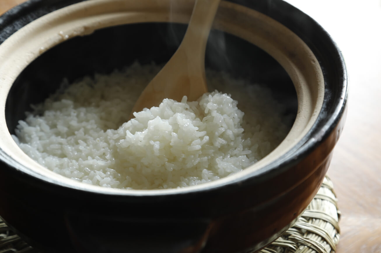 朝食の炊き立てごはん